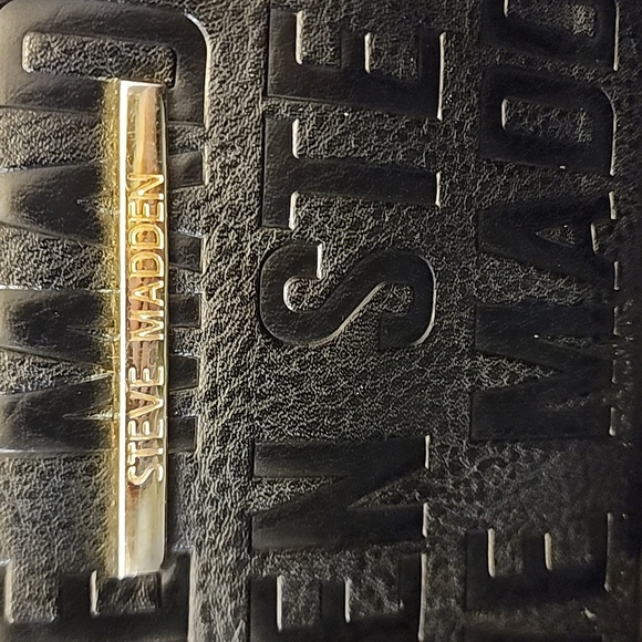 Steve Madden wristlet - Picture 2 of 4